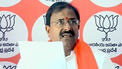 బీజేపీకి టచ్ లో వైసీపీ ఎంపీలు : బాంబు పేల్చిన ఎమ్మెల్సీ సోము వీర్రాజు