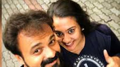 ഭാര്യയെ പറ്റിച്ച് ചാക്കോച്ചന്റെ പ്രണയഗാനം, വീഡിയോ