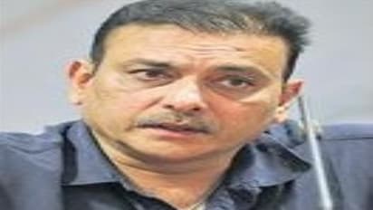 தோனி ஒரு சூப்பர் ஸ்டார் - தோனியை விமர்சிப்பவர்களுக்கு பதிலடி கொடுத்தார் ரவி சாஸ்திரி...