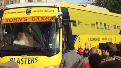 ബ്ലാസ്റ്റേഴ്സിന്റെ ബസ് മോട്ടോര് വാഹന വകുപ്പ് പൊക്കി