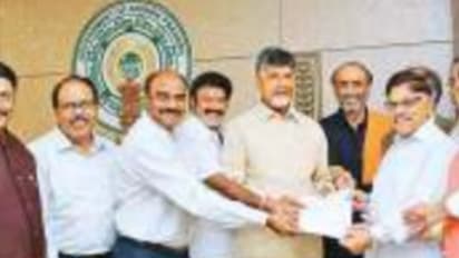 సినీ పరిశ్రమకు హైదరాబాద్ వదిలే ఉద్దేశ్యముందా ?