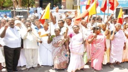 ஜி.எஸ்.டி-யில் கட்டிடப் பொருட்களுக்கு விலக்கு கேட்டு கட்டிட தொழிலாளர்கள் ஆர்ப்பாட்டம்…