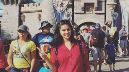 മകളുടെ ജന്മദിനം ഡിസ്നിലാന്റില് കുടുംബത്തോടൊപ്പം ആഘോഷിച്ച് സണ്ണിലിയോൺ; ചിത്രങ്ങൾ വൈറലായി