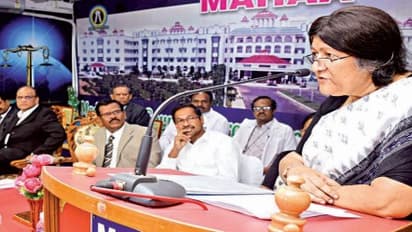 மதுரை உயர் நீதிமன்றத்தின் செயல்பாடுகள் என்னை ஆச்சரியப்படுத்துகிறது - தலைமை நீதிபதி புகழாராம்…