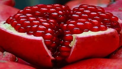 உடல்நிலை சரியில்லாதவர்கள் தொடர்ந்து ஒரு மாதம் இந்தப் பழத்தைச் சாப்பிட்டு வந்தால்…