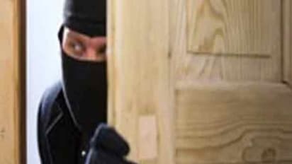 Tamil TV actress, husband loot jewels from own house; Deivamagal Suchitra absconding