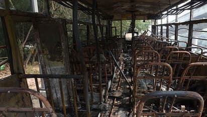 ഓടിക്കൊണ്ടിരുന്ന ബസിന് തീപിടിച്ച് അമ്മയും കുഞ്ഞും മരിച്ചു