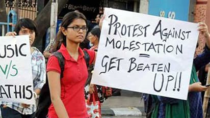 কনককে ছাড় নয়, যাদবুপুরে মহিলাদের অশালীন মন্তব্য় করা অধ্যাপকের বিরুদ্ধে তদন্ত