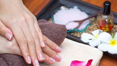 നഖം നീട്ടിവളര്ത്തുന്നവര്ക്ക് കരുതാന് 5 കാര്യങ്ങള്