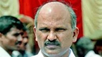 டிடிவி அணியை விட்டு வெளியேற நெருக்கடி - புலம்பி தவிக்கும் முன்னாள் அமைச்சர் பழனியப்பன்...