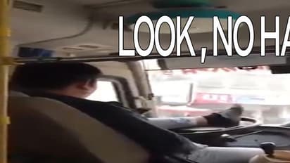 സ്റ്റിയറിംഗില് കാലു വെച്ച് മൊബൈലില് കളിച്ച് ഈ ഡ്രൈവര് ബസോടിക്കുകയാണ്