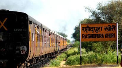 ഉദ്യോഗസ്ഥരല്ല; ഈ റെയില്വെ സ്റ്റേഷന് നടത്തുന്നത് ജനങ്ങള്...