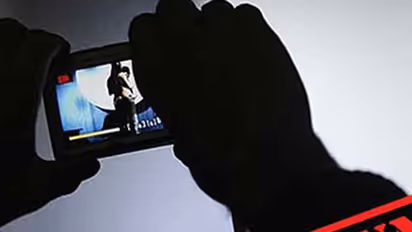 ఫోన్లో పడక గది వీడియోలు: భర్తకు షాకిచ్చిన కర్ణాటకవాసి