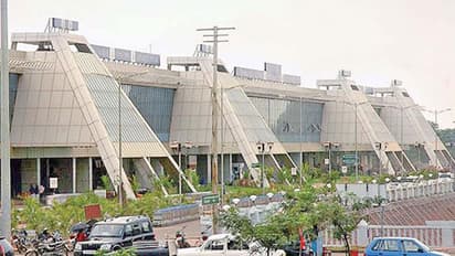 കരിപ്പൂരില്‍ വീണ്ടും സ്വര്‍ണ്ണം പിടികൂടി;1.05 കിലോ കടത്താന്‍ ശ്രമിച്ചത് ജിദ്ദയിൽ നിന്നെത്തിയ മലപ്പുറം സ്വദേശി