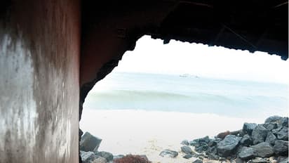 ആറാട്ടുപുഴയില് കടലേറ്റം രൂക്ഷം; തീരദേശപാതയില് വെള്ളംകയറി