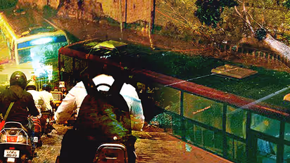 Rain havoc: City drowned in 7 cm rain, citizens rescued by boats