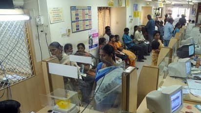 On Pay day, banks run short of cash