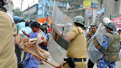 Andhra: Cops smash door, stop Kapu leader's fast in a day