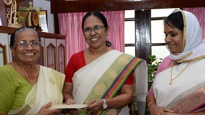 ക്രിസ്മസ് ആഘോഷിക്കാന് മക്കള് 50,000 രൂപ നല്കി; എങ്കിലും ഷീലാമ്മയുടെ ക്രിസ്മസ് ഓഖി ദുരന്തബാധിതര്ക്കൊപ്പം