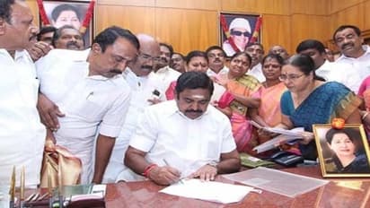 “எங்களை அமைச்சராக்காவிட்டால் தனி அணி தொடங்குவோம்” - எடப்பாடிக்கு குடைச்சல் கொடுக்கும் 28 எம்எல்ஏக்கள்