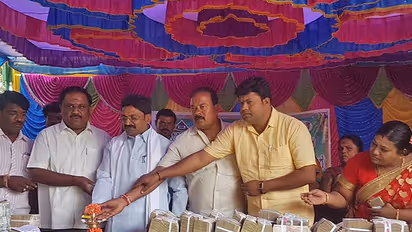 Bengaluru resident throng Congress MLA's home over cash distribution rumours