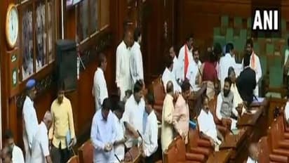 பதவியேற்காமல் எஸ்கேப்பான காங்கிரஸ் எம்எல்ஏ ஆனந்த் சிங்…. பின்னால் இருந்து இயக்குகிறதா பாஜக?