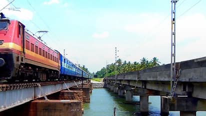 Kerala girl falls into lake from moving train, makes miraculous escape