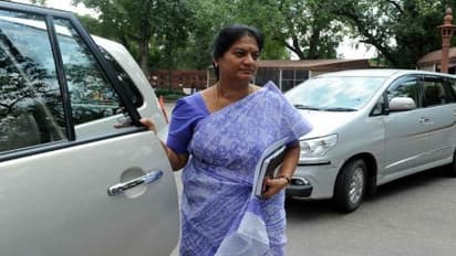 அதிமுகவில் உருவாகும் 4 வது அணி...- மெர்சலா களமிறங்கும் சசிகலா புஷ்பா!