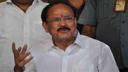 விவசாயிகளை நான் அப்படி சொல்லலயே… ‘அந்தர் பல்டி’அடித்த வெங்கையா; வறுத்தெடுத்த எதிர்க்கட்சிகள்