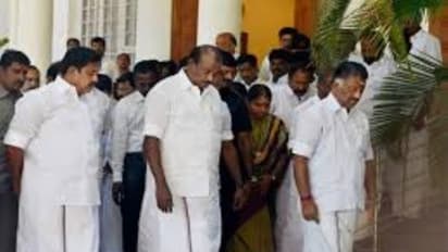 இன்று அதிமுக எம்எல்ஏக்கள் கூட்டம்.!! எத்தனை பேர் வருவார்கள் ? பதற்றத்தில் எடப்பாடி தரப்பு !!!