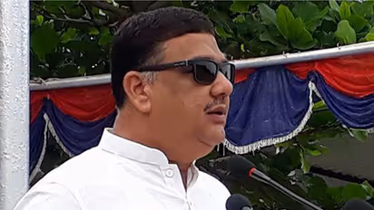 ಡಿಕೆಶಿಗೆ ಜೈಕಾರ ಹಾಕುತ್ತಿದ್ದವಗೆ ತನ್ವೀರ್ ಸೇಠ್ ಕಪಾಳ ಮೋಕ್ಷ