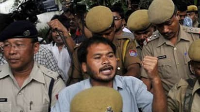 దేశ ద్రోహం కేసులో అఖిల్ గొగోయ్ అరెస్ట్