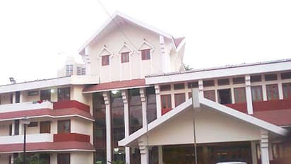 ഉത്തരേന്ത്യയിൽ കുടുങ്ങിയവർക്ക് കേരള ഹൗസിൽ ഹെൽപ്പ് ഡെസ്ക് തുറന്നു