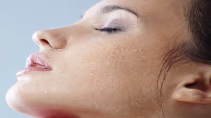 பனிக் காலத்தில் உங்கள் சருமத்தை பாதுகாக்க கண்டதெல்லாம் செய்யாமல் இதை செய்யுங்கள் போதும்...