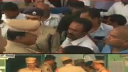 కడప ఎంపి హౌస్ అరెస్ట్: పులివెందులలో ఉద్రిక్తం