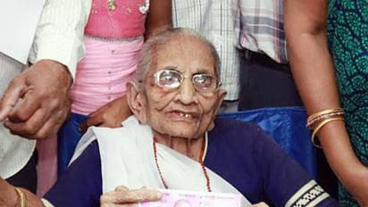 മോദിയുടെ അമ്മയ്ക്ക് ഇനി കാശ് വേണ്ടേ?