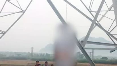 ബംഗാളില് ബിജെപി പ്രവര്ത്തകന് ഇലക്ട്രിക് ടവറില് തൂങ്ങി മരിച്ച നിലയില്