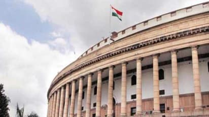 மத்திய அமைச்சரை நீக்க கோரி நாடாளுமன்றத்தில் அமளி - இரு அவைகளும் ஒத்திவைப்பு