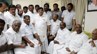 "ஆறுக்குட்டியை கோட்டை விட்ட ஓபிஎஸ் அணி…" அடுத்த நடவடிக்கை என்ன? தொடங்கியது அவசரக் கூட்டம்!!