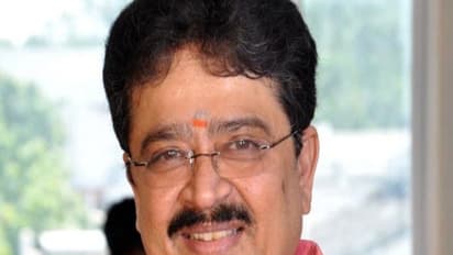 பால் பாக்கெட் போடுவார்களா..? கைவிலங்கு மாட்டுவார்களா..? எஸ்.வி.சேகர் மீது வழக்குப்பதிவு..!