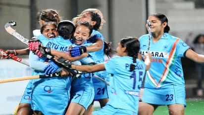 ஆண்களுக்கு சளைத்தவர்கள் அல்ல பெண்கள்; தொடர்ந்து 3 முறை சாம்பியன் வென்று இந்திய ஹாக்கி அணி சாதனை…