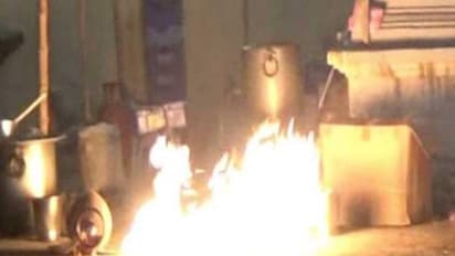 கோயில்களில் தொடரும் தீ விபத்துகள்...! மதுரையைத் தொடர்ந்து கும்பகோணம் கோயிலிலும் தீ!