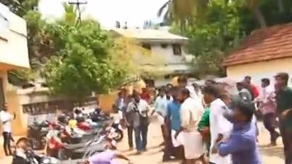 19 injured in ABVP-SFI clash at Thrissur Kerala Varma College