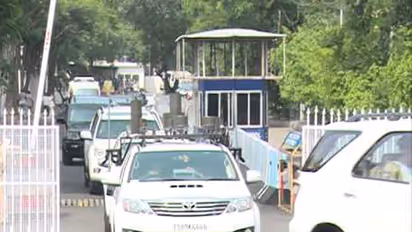 ಮೀತಿ ಮೀರಿದ ವೇಗ- ಮಹಾರಾಷ್ಟ್ರ ಸಿಎಂ ಕಾರಿಗೆ 13 ಸಾವಿರ ರೂಪಾಯಿ ದಂಡ!