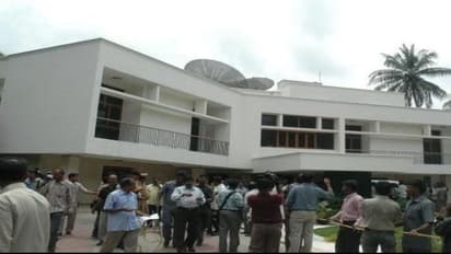 போயஸ் தோட்டமா... வேண்டவே வேண்டாம்... அலறியடித்து ஓட்டம் பிடிக்கும் சசிகலா உறவுகள்!