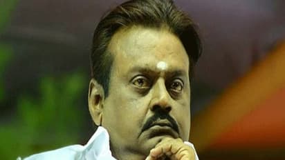 வீல் சேர்! முகத்தை மறைத்து சால்வை! ரகசியமாக மருத்துவமனைக்கு அழைத்துச் செல்லப்பட்ட கேப்டன்!