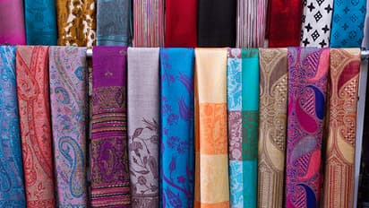 ಇದು ಅಂತಿಂಥಾ ಶಾಲ್ ಅಲ್ಲ ಪಶ್ಮೀನಾ ಶಾಲ್! ಟಚ್ ನಹೀ ಕರ್ನಾ..ಏಕ್ ಲಾಕ್ ಹೈ!