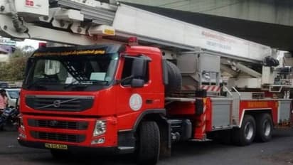 ஜெர்மனி வேன் வந்தும் ‘சான்ஸ்’ இல்லை – ‘சென்ட் ஆஃப்’ ஆகிறது சென்னை சில்க்ஸ்...