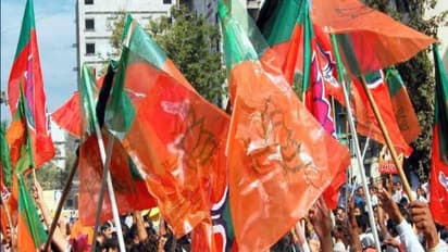 ಬಿಜೆಪಿಗೆ ಬರುತ್ತೇವೆಂದು ಇವರು ಕಾಲಿಗೆ ಬೀಳುತ್ತಿದ್ದಾರೆ