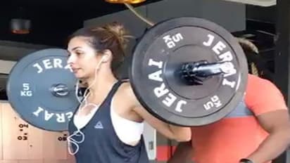 Malaika Arora Fitness Tips :  নিয়ম করে ১০ মিনিট  হাতে রাখলেই পাবেন মালাইকার মতো কার্ভি ফিগার, জানুন কীভাবে